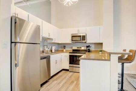 Cozysuites - 1Br With Direct Skybridge Access #1 Indianapolis Bagian luar foto